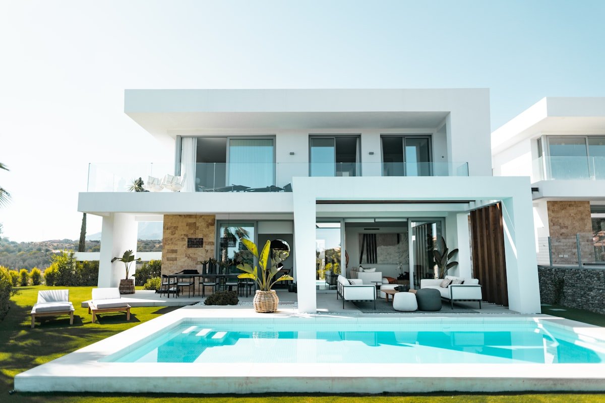 Mansion Swimming Pool